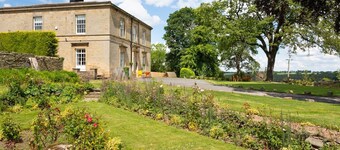 Emley Woodhouse - Seven Bedroom Villa, Sleeps 17
