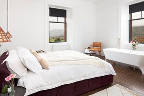 9 bedrooms, iron/ironing board, Internet, bed sheets