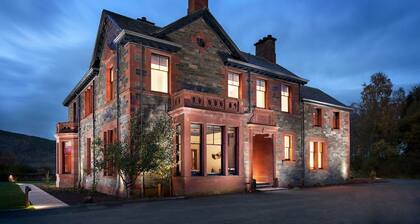 Hilltop Manor - Neun Schlafzimmer Villa, SchlÀft 18