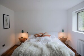 4 habitaciones, tabla de planchar con plancha, internet y ropa de cama 