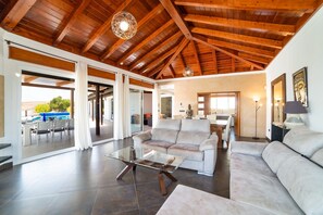 Smart TV - Villa Princesa - Four Bedroom Villa, Sleeps 8 (Puerto Calero)