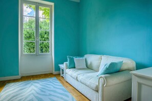 Smart TV, fireplace, table football