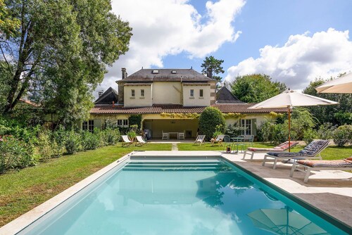 Maison Des Lustres - Four Bedroom Villa, Sleeps 8