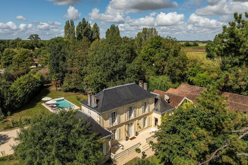 Maison Des Lustres - Four Bedroom Villa, Sleeps 8