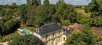 Maison Des Lustres - Four Bedroom Villa, Sleeps 8