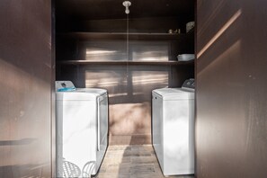 Interior - Beacon Grove Retreat – Patio • Washer/Dryer • WiFi (Birmingham)