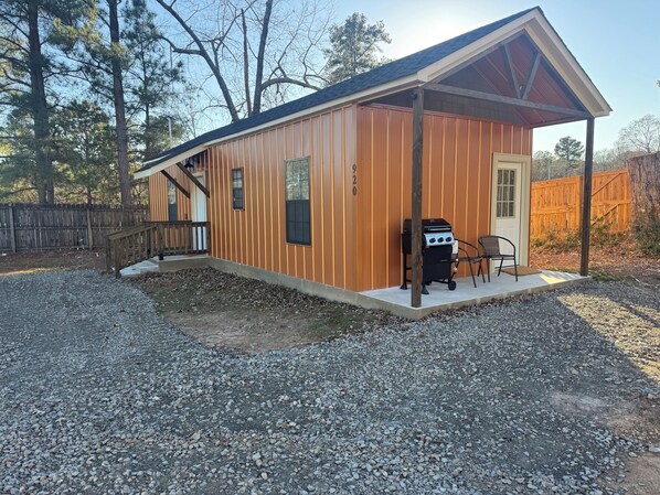 Exterior - Pumpkin Spice
Cozy One bedroom house (Camden)