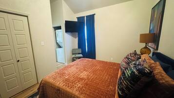 Iron/ironing board, WiFi, bed sheets