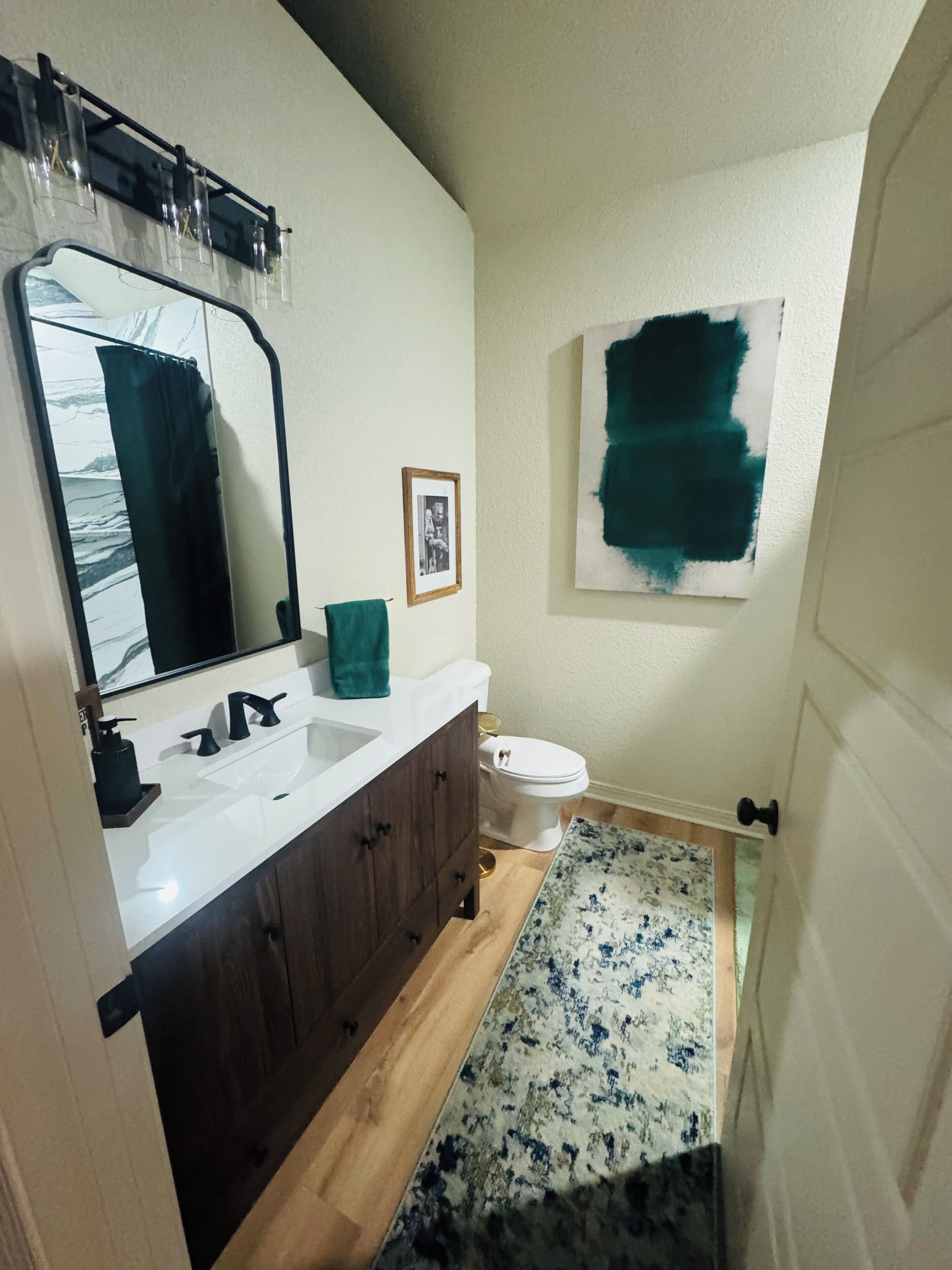Dusche, Haartrockner, Handtücher, Toilettenpapier