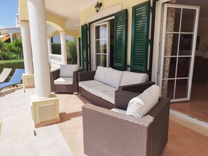 Terrace/patio - Villa Palmeira - Four Bedroom Villa, Sleeps 8 (Carvoeiro)