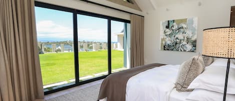 Iron/ironing board, Internet, bed sheets