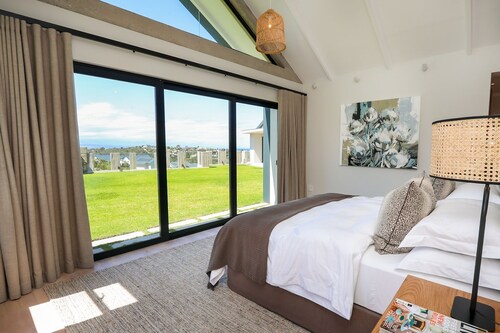 Villa Andisiwe - Six Bedroom Villa, Sleeps 12