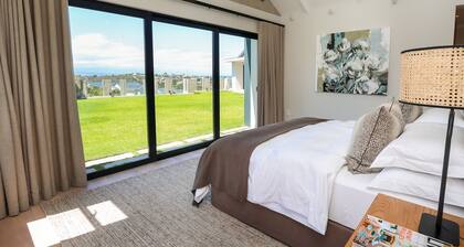 Villa Andisiwe - Six Bedroom Villa, Sleeps 12