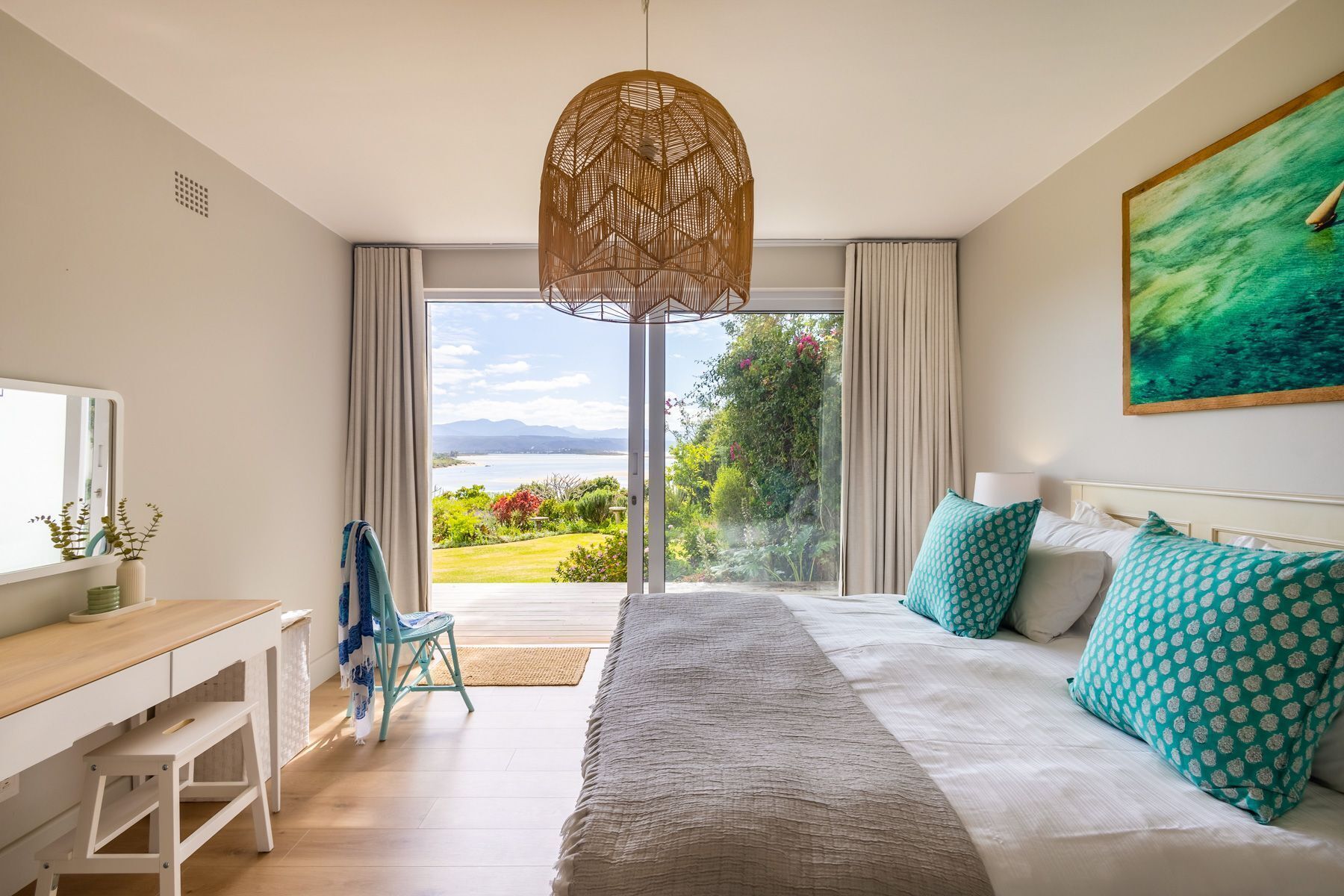 Iron/ironing board, internet, bed sheets