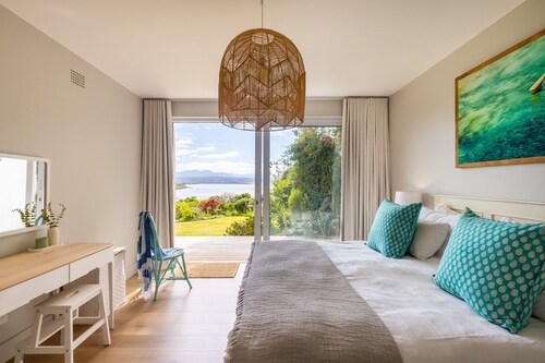 Busisiwe House - Four Bedroom Apartment, Sleeps 10