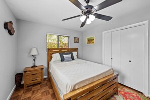 3 bedrooms, iron/ironing board, WiFi, bed sheets - Casa Tejas MidTerm Rental (Arlington)