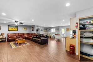 Interior - Casa Tejas MidTerm Rental (Arlington)