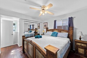 4 bedrooms, iron/ironing board, WiFi, bed sheets - Terlingua MidTerm Rental (Arlington)