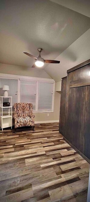 Interior - Thira on Magnolia Charming 1-bedroom house in nice Fort Worth with WiFi, AC (Fort Worth)