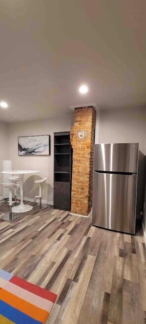 Interior - Thira on Magnolia Charming 1-bedroom house in nice Fort Worth with WiFi, AC (Fort Worth)