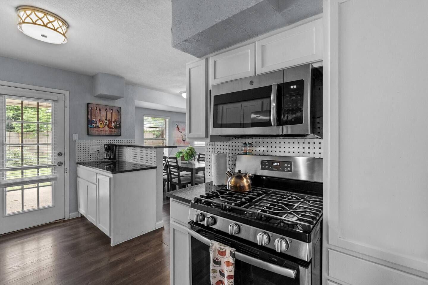 Refrigerador, microondas, horno y parrilla de estufa 