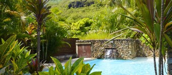MOOREA - Waterfall Pool Coconut 1