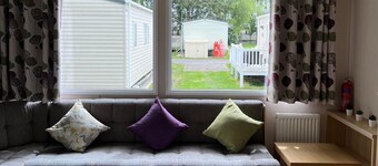 Cabin - Sleeps 6 - Beach 10 Minutes Drive