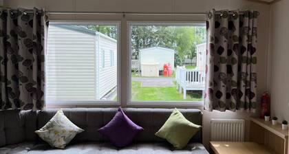 Cabin - Sleeps 6 - Beach 10 Minutes Drive