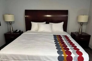 Habitación doble, 1 cama de matrimonio grande | Sistema de insonorización, tabla de planchar con plancha, wifi gratis