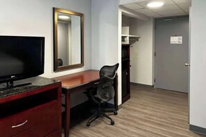 Double Room, 1 King Bed | Interior - Clemmons inn & suites (Clemmons)