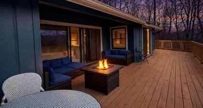 Lazy Lake Dayz: Modern Rumbling Bald Resort Oasis w/Golf Views, Fire Pit & Games