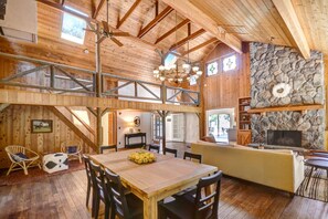 Dining - Countryside Retreat only 5 blocks from Downtown (Sonoma)