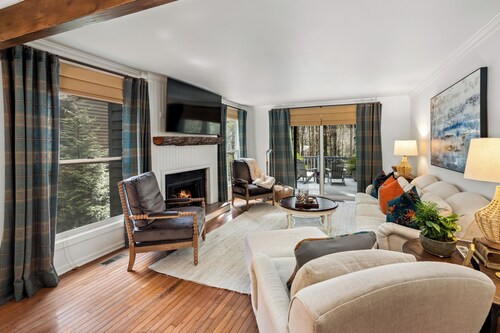 New! The Highlands Hideaway ~1- Mile from Town ~ Spring Savings ~ Sleeps 8