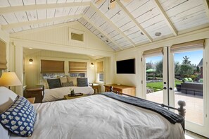 6 makuuhuonetta, työpöytä, Wi-Fi, vuodevaatteet