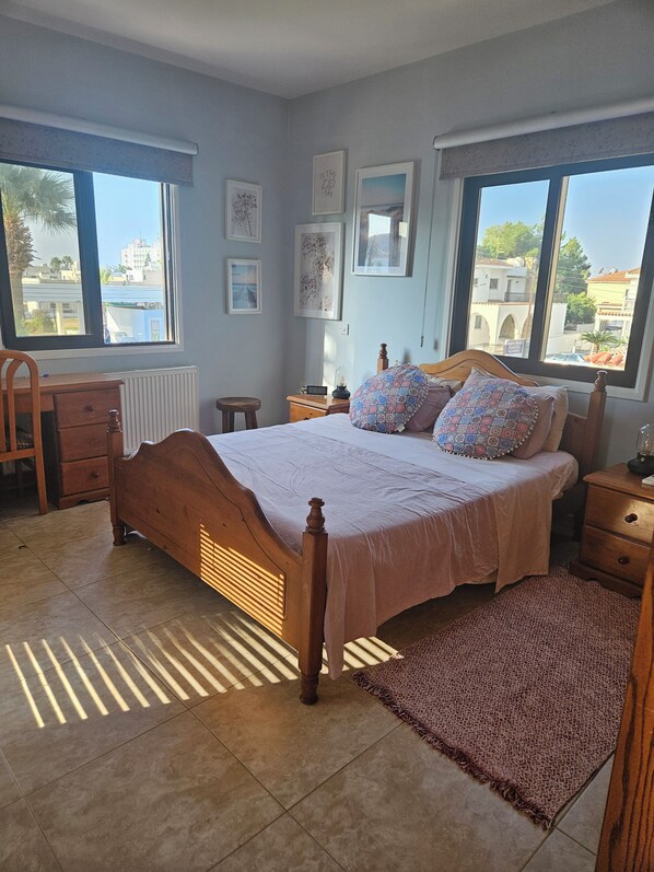 3 bedrooms, iron/ironing board, free WiFi, bed sheets