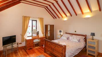 2 dormitoris, decoració individual i mobiliari individual