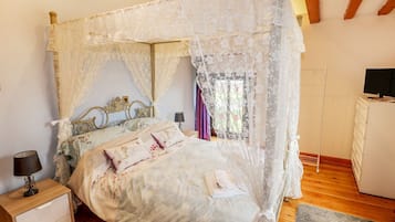 2 bedrooms, individually decorated, individually furnished, free WiFi