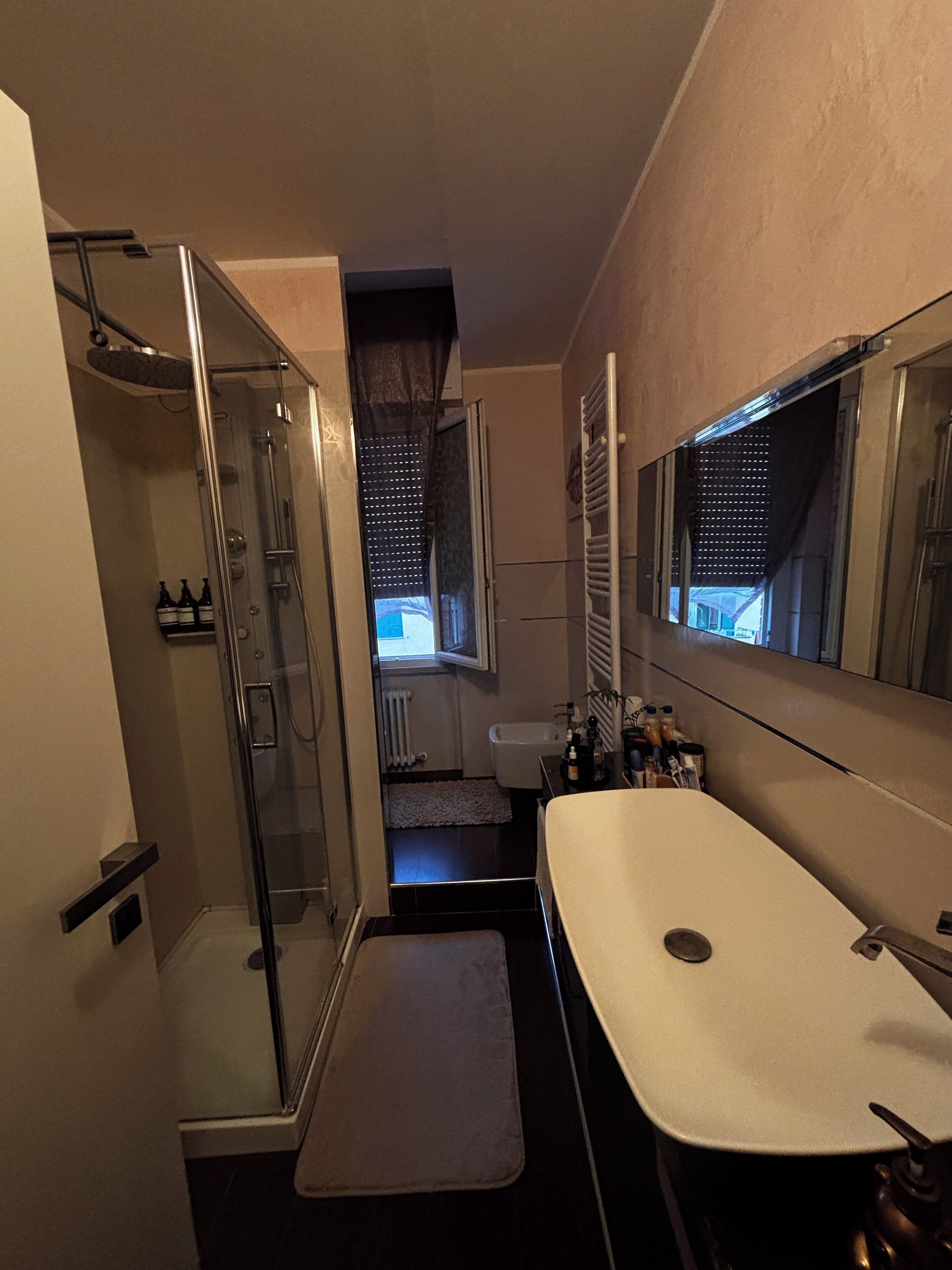 Doccia, asciugacapelli, bidet, asciugamani