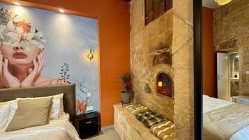 In-room safe, iron/ironing board, WiFi, bed sheets