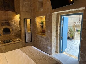 Coffres-forts dans les chambres, fer et planche à repasser, Wi-Fi