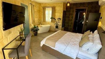 1 bedroom, in-room safe, iron/ironing board, WiFi