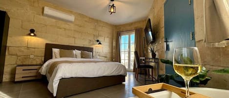 1 bedroom, in-room safe, iron/ironing board, WiFi