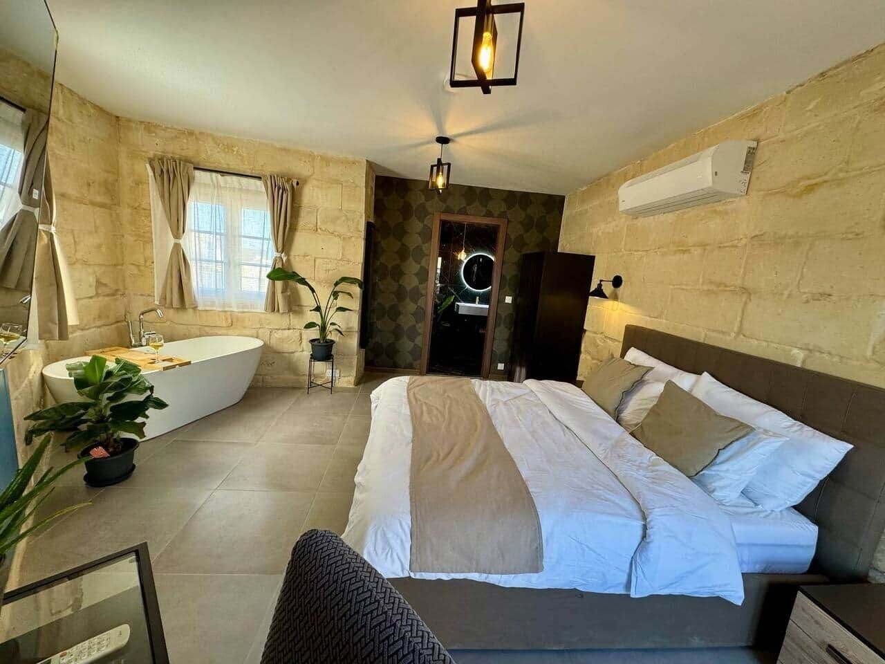 1 bedroom, in-room safe, iron/ironing board, WiFi