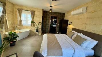 1 bedroom, in-room safe, iron/ironing board, WiFi