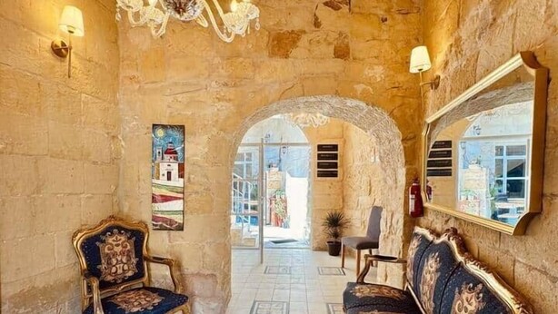 A luxurious interior with a chandelier, ornate chairs, and a mirror on the wall. - Kappella Boutique - Room 4 (Zurrieq)