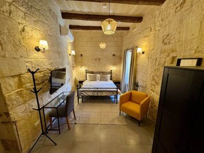 1 chambre, coffres-forts dans les chambres, fer et planche à repasser