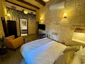 1 quarto, cofres nos quartos, ferros/tábuas de passar roupa, Wi-Fi