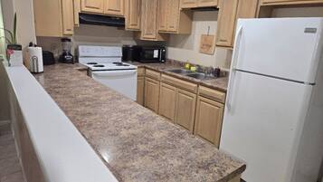 Micro-ondes, four, plaque de cuisson