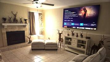 Télévision, cheminée