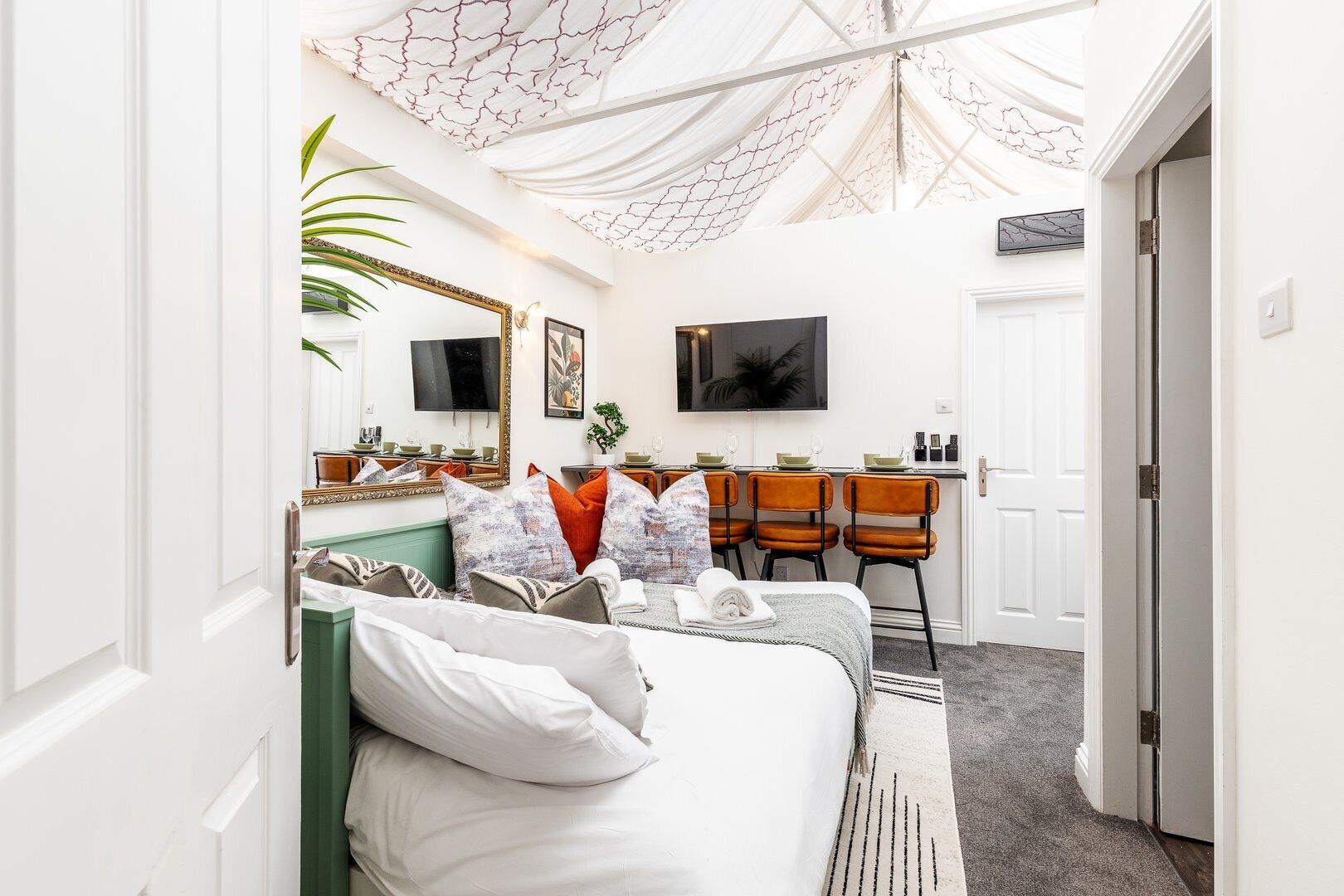 3 bedrooms, iron/ironing board, Internet